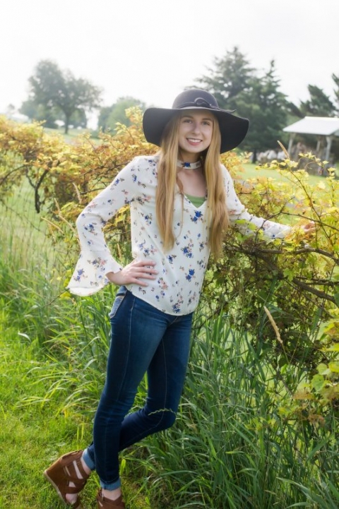 madison wi senior pictures; senior pictures madison wi;senior pictures near me;senior photographer near me;outdoor senior pictures; senior picture ideas;