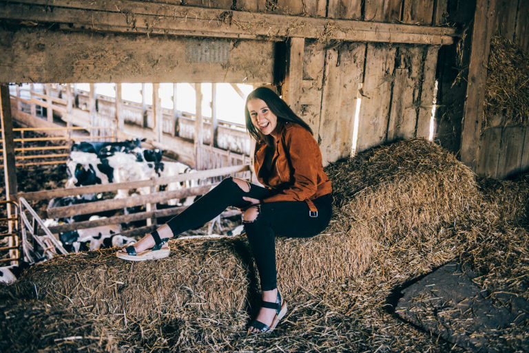 senior photography madison wi, senior picture poses madison wi, senior pictures madison wi, farm

